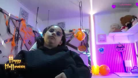  Mia  online show from November 1, 2025, 12:40 pm