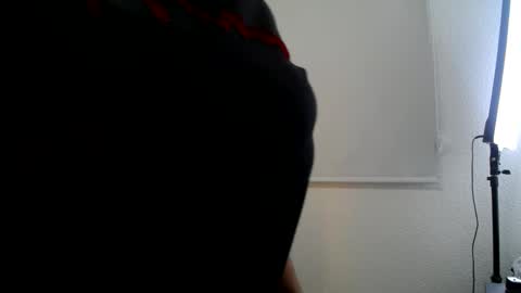  Mia  online show from December 16, 2025, 12:43 pm