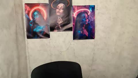 Mia online show from October 8, 2025, 2:04 pm