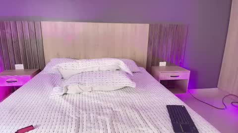 _miamiller_ online show from February 13, 2025, 11:26 pm