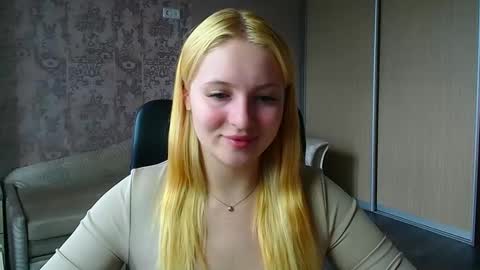 Snapshot of _mila_la_ chatting on June 4, 2026, 12:33 pm Melanie online show from June 4, 2026, 12:33 pm