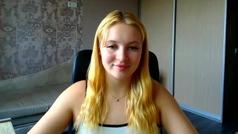 Snapshot of _mila_la_ chatting on June 23, 2026, 11:41 am Melanie online show from June 23, 2026, 11:41 am