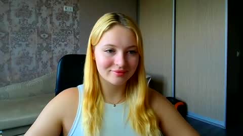 Snapshot of _mila_la_ chatting on July 9, 2026, 9:24 am Melanie online show from July 9, 2026, 9:24 am