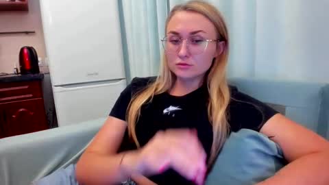 Eva online show from September 17, 2025, 8:21 pm