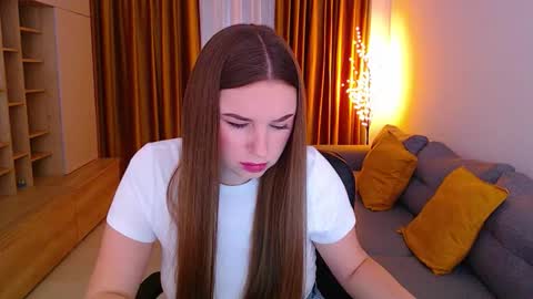 Mia online show from March 21, 2026, 8:30 am