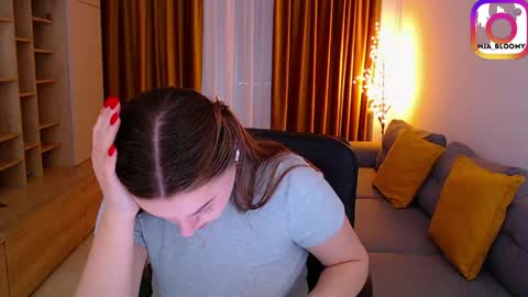 Snapshot of _miss_mia chatting on April 21, 2026, 7:03 am Mia online show from April 21, 2026, 7:03 am