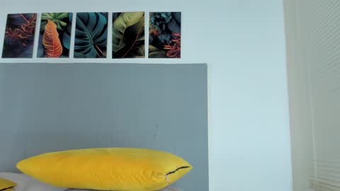 _molly_rosse_ online show from October 6, 2025, 12:13 pm