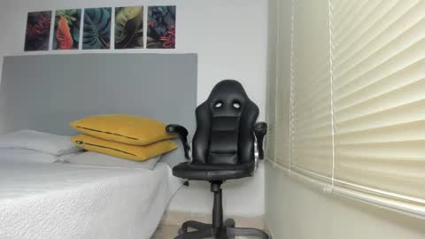 _molly_rosse_ online show from February 9, 2026, 11:47 am