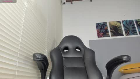 _molly_rosse_ online show from April 9, 2026, 11:59 am