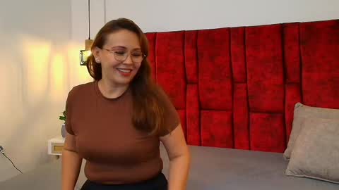 _monaliza_ online show from May 25, 2026, 12:33 pm