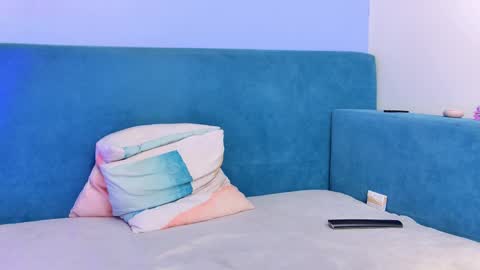 Snapshot of _mooncake chatting on April 1, 2026, 1:41 pm Fiona online show from April 1, 2026, 1:41 pm