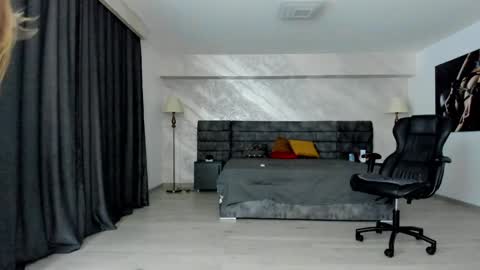 Snapshot of _myaa chatting on March 12, 2025, 11:31 am Maya online show from March 12, 2025, 11:31 am