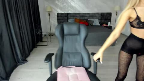 Snapshot of _myaa chatting on January 16, 2026, 5:22 am Maya online show from January 16, 2026, 5:22 am