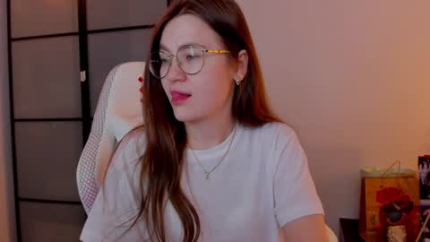 Mia with a big heart  online show from January 18, 2025, 3:31 am