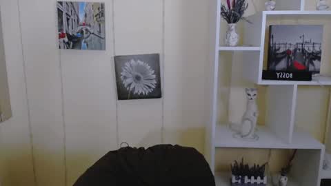 Snapshot of _nicole_new chatting on March 4, 2025, 4:52 pm Nica online show from March 4, 2025, 4:52 pm