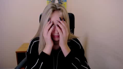 Snapshot of _nicole_new chatting on September 25, 2025, 11:47 am Nica online show from September 25, 2025, 11:47 am