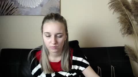 Snapshot of _nicole_new chatting on November 1, 2025, 10:39 am Nica online show from November 1, 2025, 10:39 am