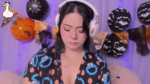 niiky online show from October 17, 2025, 12:19 pm