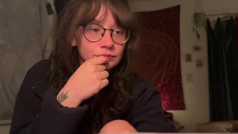 Mila online show from April 28, 2026, 7:52 pm