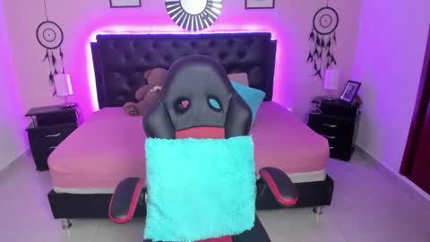 Olivia jones online show from November 24, 2025, 11:54 am