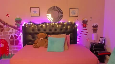 Olivia jones online show from December 19, 2025, 1:40 pm