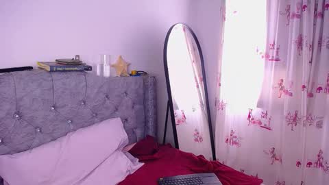 Paris online show from December 1, 2025, 2:33 pm