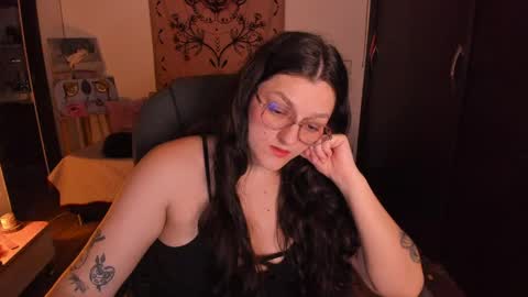 Snapshot of _peach__ chatting on April 28, 2026, 4:06 am violeta ig online show from April 28, 2026, 4:06 am