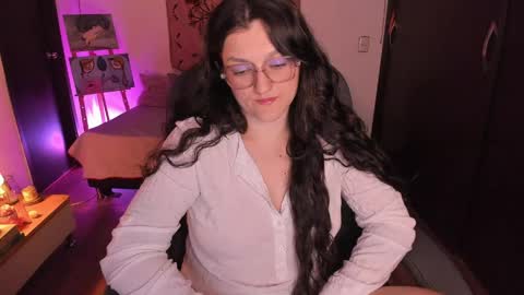 Snapshot of _peach__ chatting on April 30, 2026, 2:40 am violeta ig online show from April 30, 2026, 2:40 am