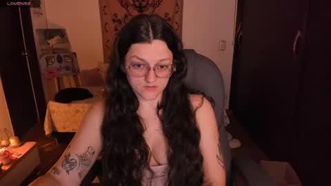 Snapshot of _peach__ chatting on June 4, 2026, 3:01 am violeta ig online show from June 4, 2026, 3:01 am