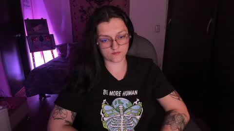 Snapshot of _peach__ chatting on July 25, 2026, 5:05 am violeta ig online show from July 25, 2026, 5:05 am