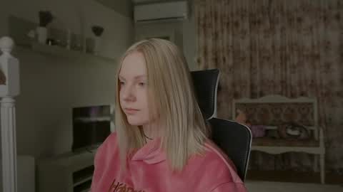 Snapshot of _penisflytrap_ chatting on May 31, 2026, 6:42 pm Viktoria online show from May 31, 2026, 6:42 pm