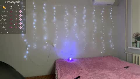 Ellie and Nika online show from January 17, 2026, 8:12 pm