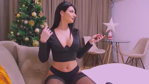 Snapshot of _queensarah_ chatting on December 21, 2025, 2:35 pm Sarah online show from December 21, 2025, 2:35 pm