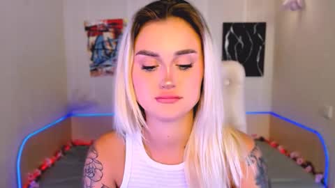 Snapshot of _ravena chatting on October 3, 2025, 2:14 pm _ravena online show from October 3, 2025, 2:14 pm