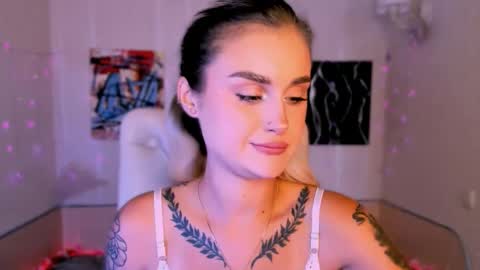 Snapshot of _ravena chatting on October 10, 2025, 10:25 am _ravena online show from October 10, 2025, 10:25 am