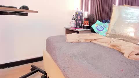 rebecca online show from November 20, 2025, 2:06 pm