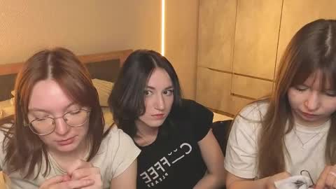 LISSAPVT IS OPEN online show from March 26, 2026, 3:39 pm