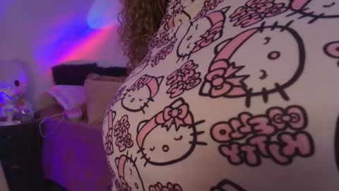 _rose_smith online show from November 6, 2025, 1:06 am