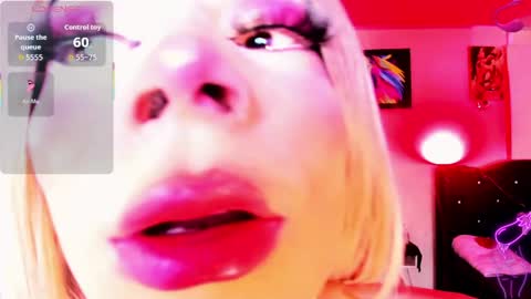 Snapshot of _rosedewitt_ chatting on April 1, 2026, 7:11 pm Rose De Witt online show from April 1, 2026, 7:11 pm