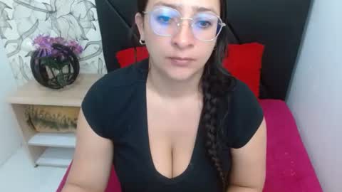 Snapshot of _saraximena_ chatting on May 28, 2026, 6:21 am _saraximena_ online show from May 28, 2026, 6:21 am