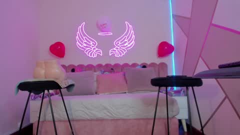 Scarlett online show from February 8, 2025, 1:44 pm