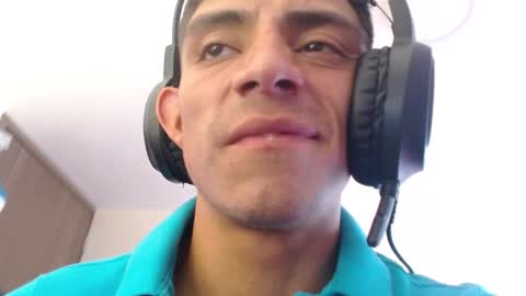 Snapshot of _schnnneider_ chatting on October 4, 2025, 5:44 pm SCHNEIDER online show from October 4, 2025, 5:44 pm