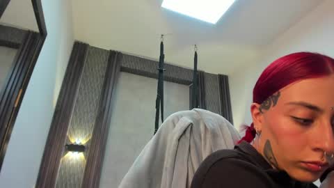 Snapshot of _selene_red chatting on May 27, 2026, 1:57 am Selene online show from May 27, 2026, 1:57 am