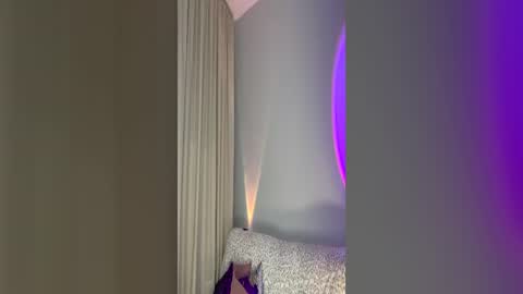 Snapshot of _sensualkitten_ chatting on June 17, 2026, 6:31 pm Laura online show from June 17, 2026, 6:31 pm