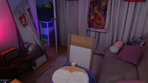 Laura online show from July 29, 2026, 1:42 pm