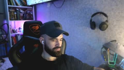 Snapshot of _serious_man chatting on April 5, 2026, 8:39 pm Ask me online show from April 5, 2026, 8:39 pm