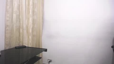 Juan Pablo-independent model online show from February 25, 2025, 1:20 am