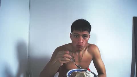 Juan Pablo-independent model online show from November 24, 2025, 6:51 pm