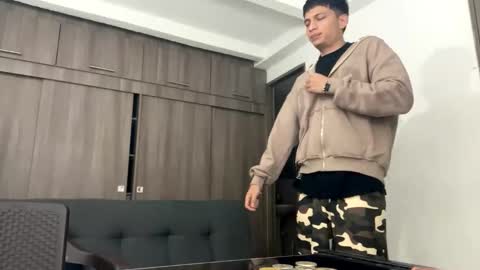 Juan Pablo-independent model online show from March 10, 2026, 2:49 am