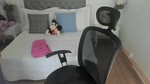 Sharlot online show from May 12, 2026, 2:36 pm